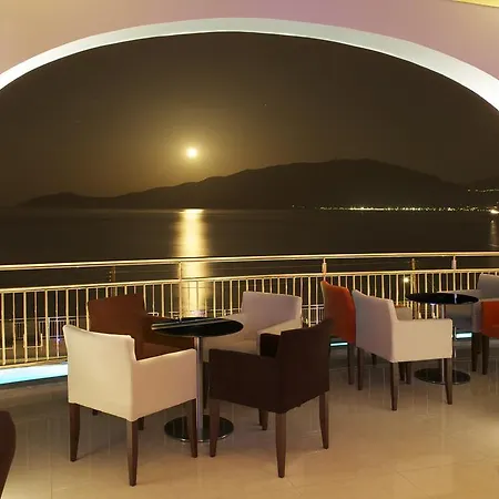 Odyssey & Hotel 4*