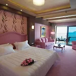 Odyssey & Hotel 4*