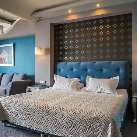 Odyssey & أيّا إفيميا