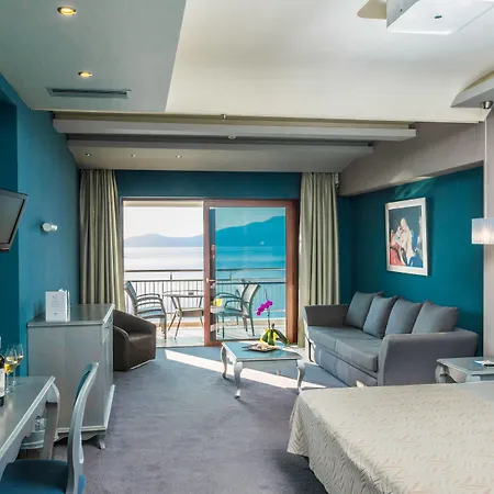 Odyssey & فندق أيّا إفيميا