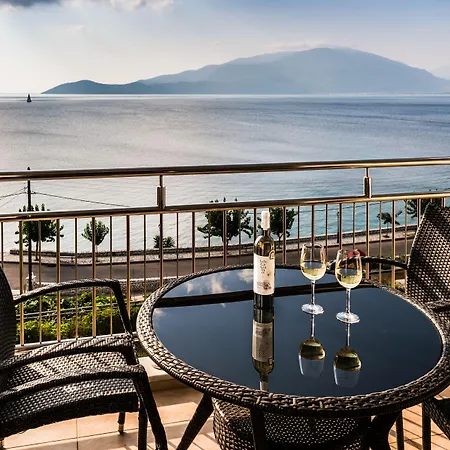 Odyssey & فندق أيّا إفيميا